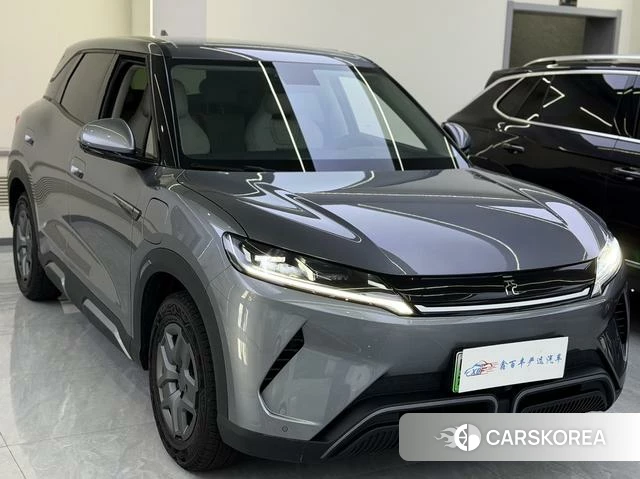 BYD Yuan UP 2025 Темно-серый из Китая, фото 3
