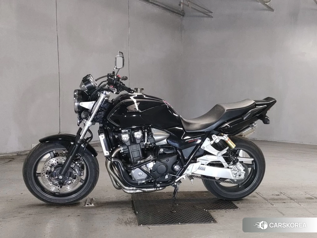 Проданный Honda CB1300SF 2011 из Японии, фото 2