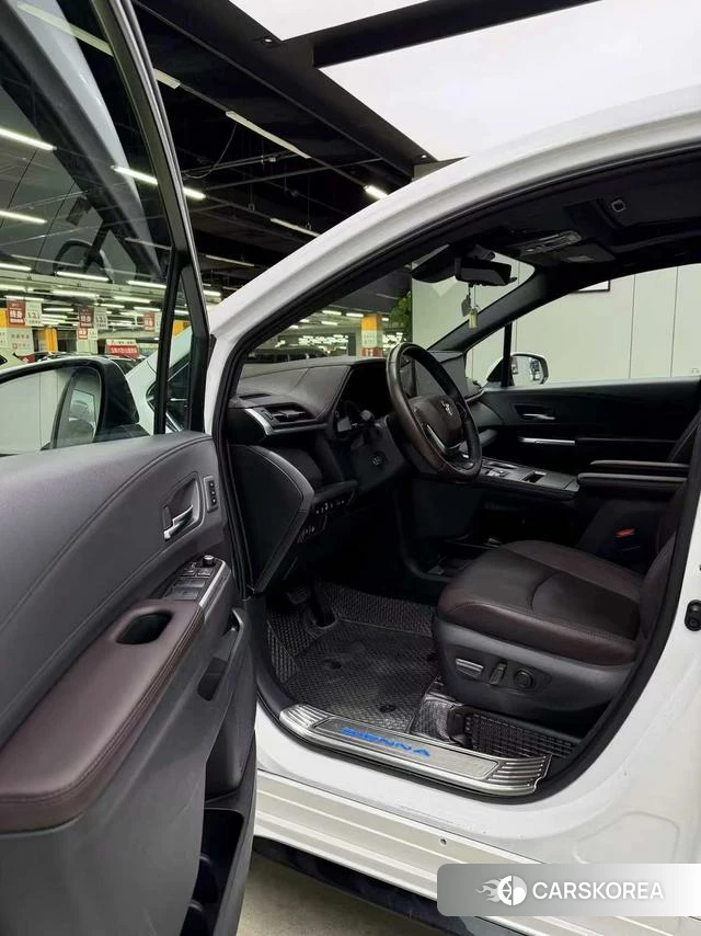 Toyota Saina 2022 Белый из Китая, фото 2