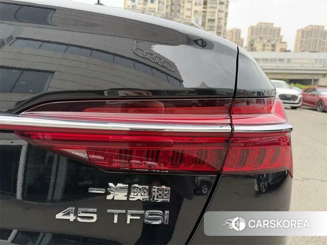 Audi A6L 2022 Черный из Китая, фото 5
