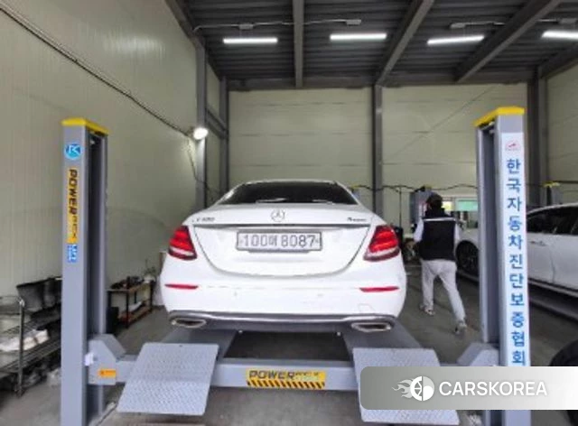 Mercedes-Benz E-Class W213 2019 Белый из Кореи, фото 2