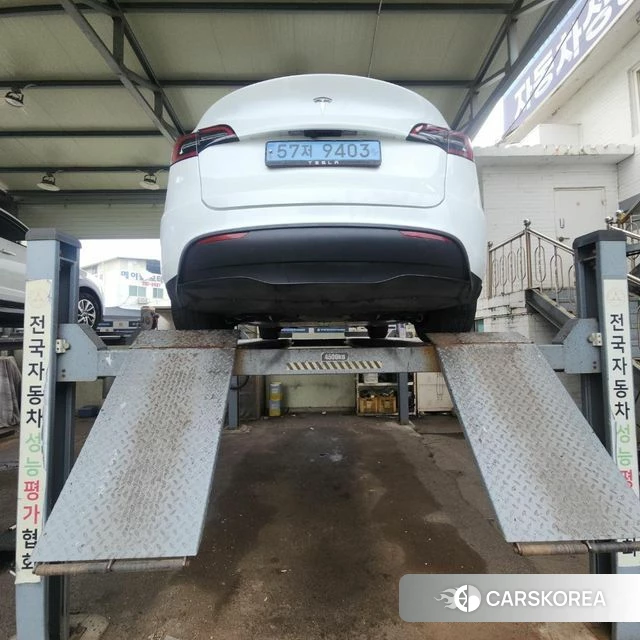Tesla Model Y 2024 Белый из Кореи, фото 2