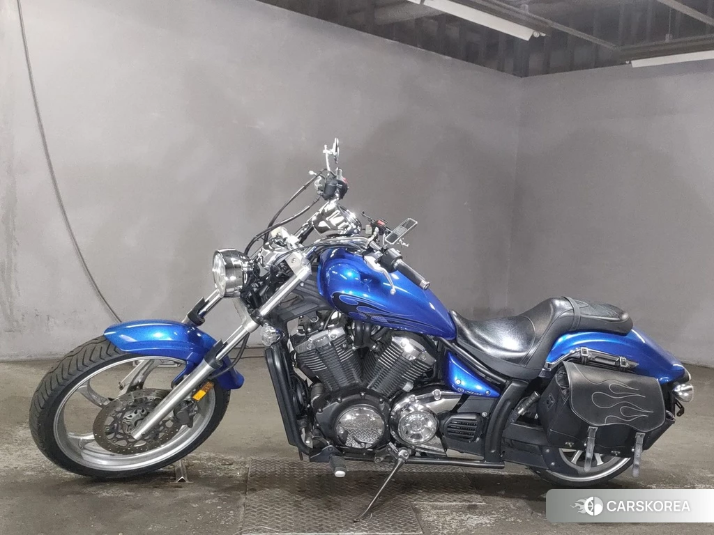 Проданный Yamaha XVS 1300 CA STRYKER 2011 из Японии
