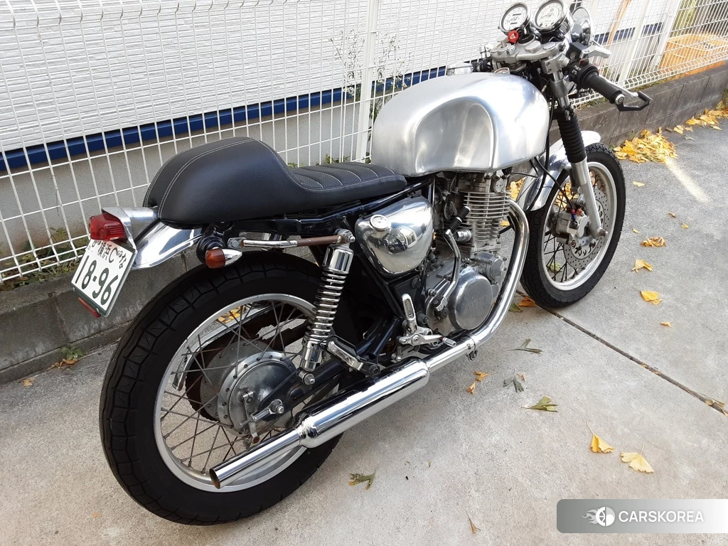 Проданный Yamaha SR 400 2011 из Японии
