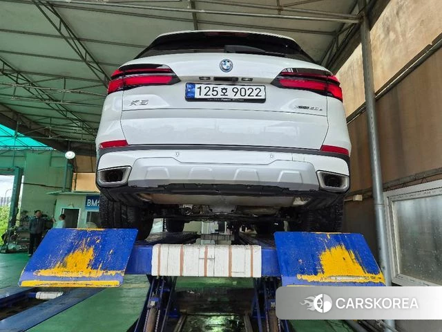 BMW X5 (G05) 2023 Белый из Кореи, фото 2