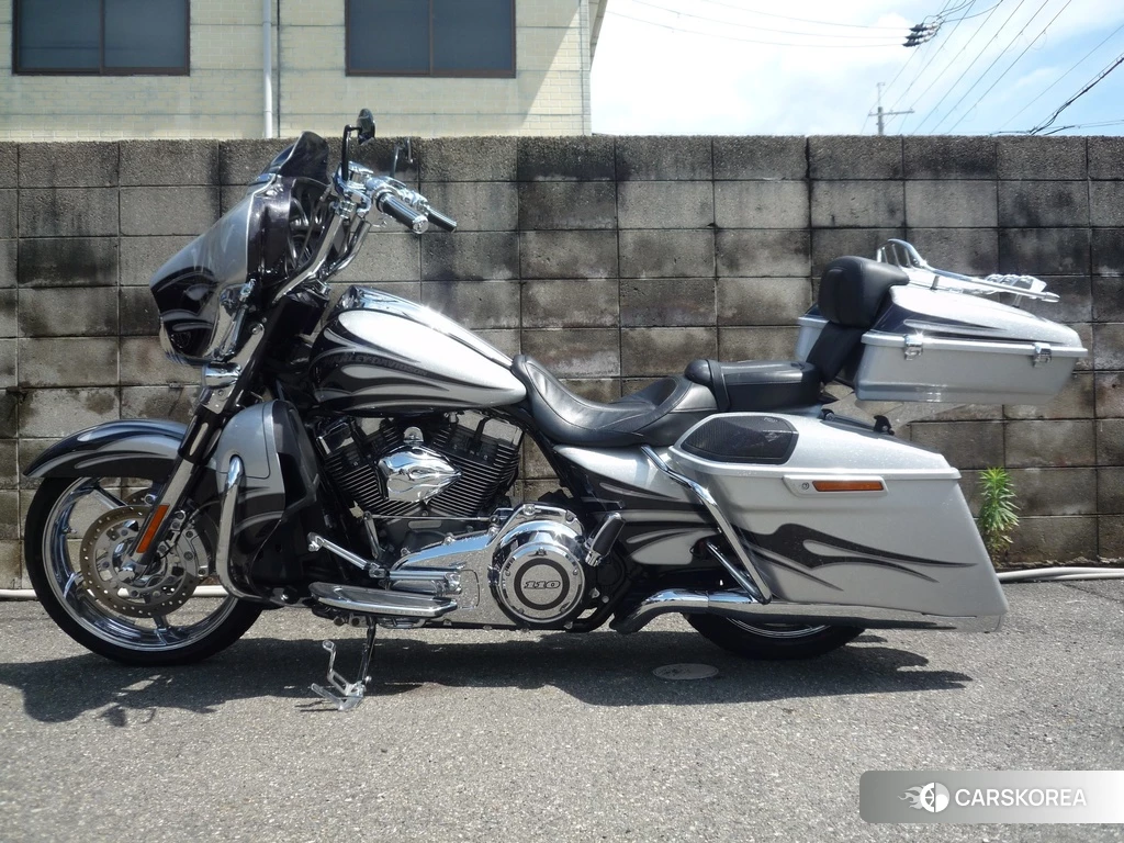 Проданный Harley-Davidson Street Glide FLHXSE1800 CVO 2015 из Японии, фото 2