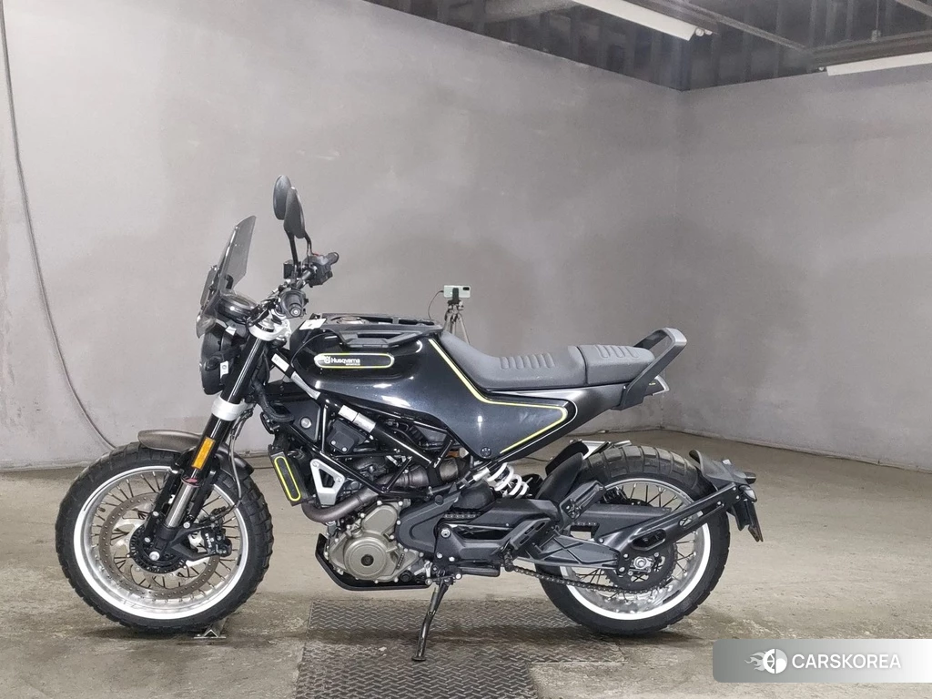 Проданный Husqvarna SVARTPILEN 401 2018 из Японии, фото 2