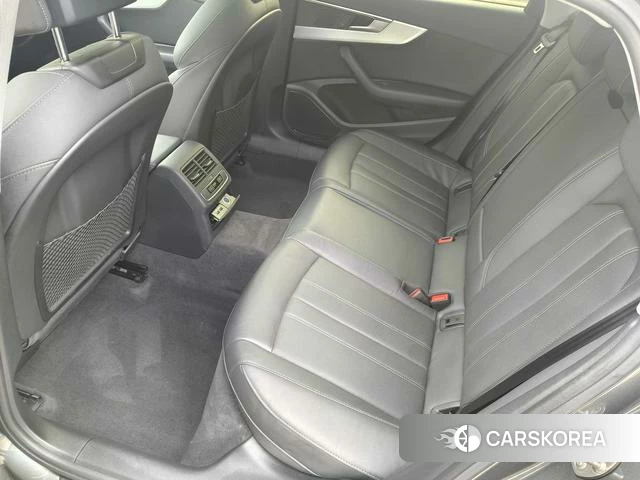 Audi A4L 2021 Темно-серый из Китая, фото 3