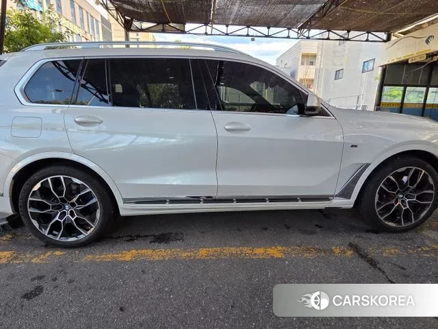 BMW X7 (G07) 2023 Белый из Кореи, фото 2