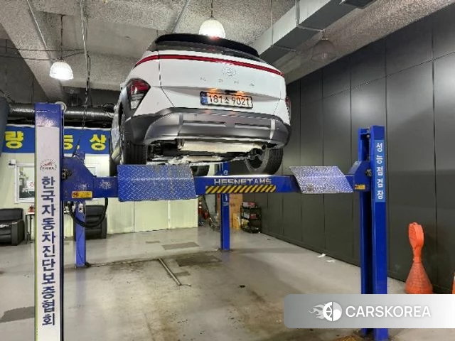 Hyundai Kona (SX2) 2023 Белый из Кореи, фото 2