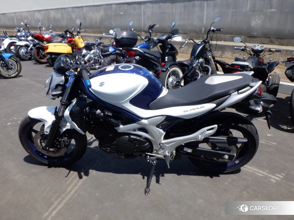 Проданный Suzuki GLADIUS 400 ABS 2010 из Японии