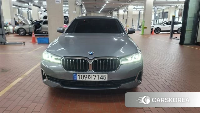 BMW 5 Series (G30) 2023 Цвет галактики из Кореи, фото 2