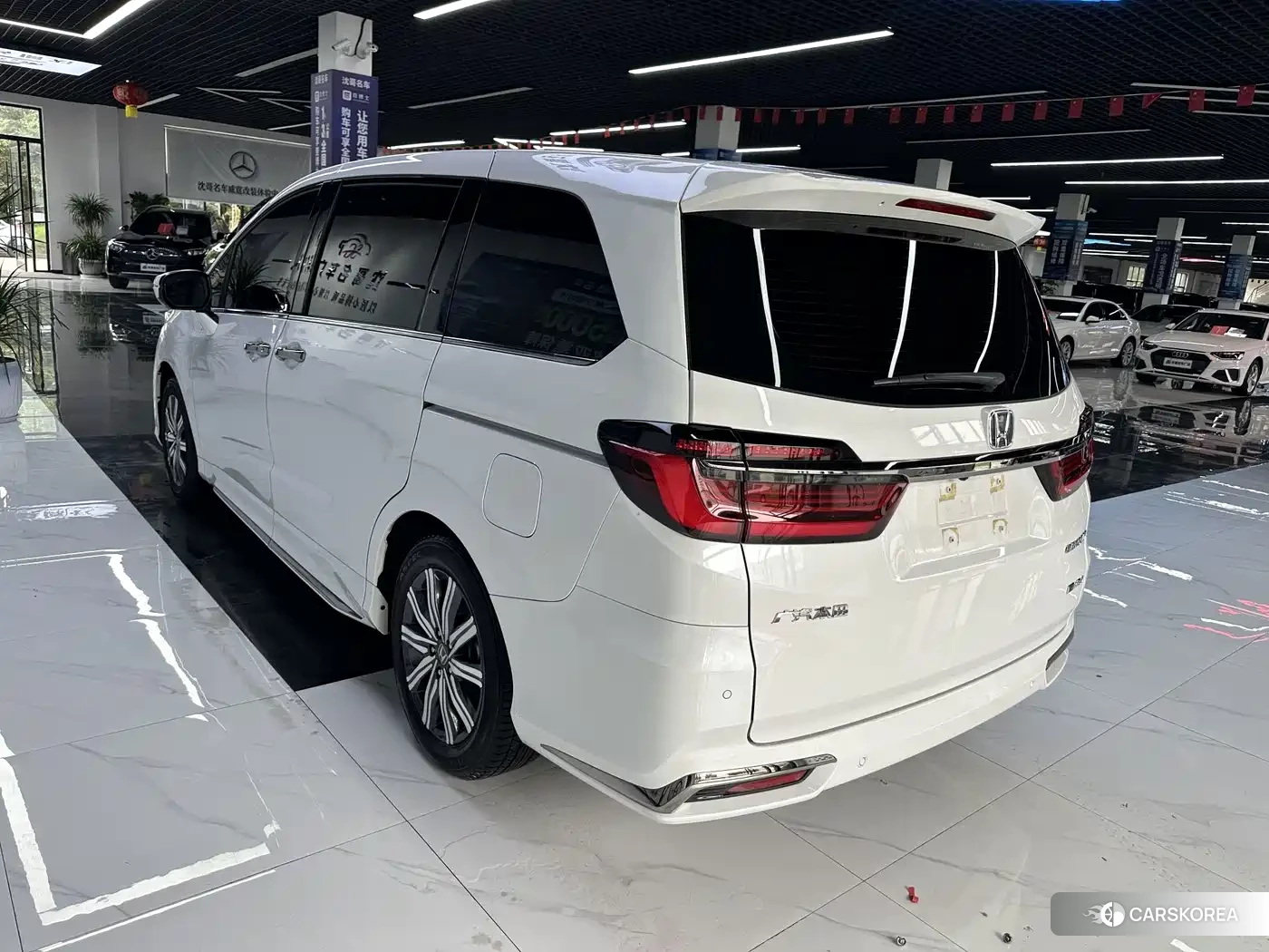 Honda Odyssey 2025 Белый из Китая, фото 3
