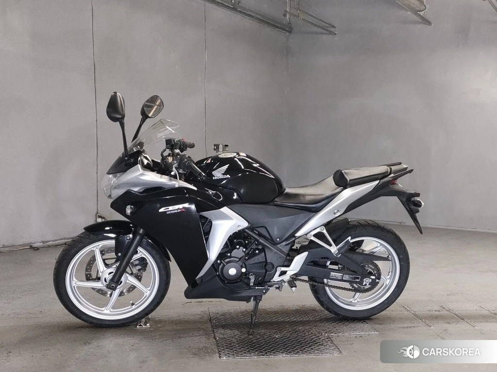 Проданный Honda CBR250R 2011 из Японии
