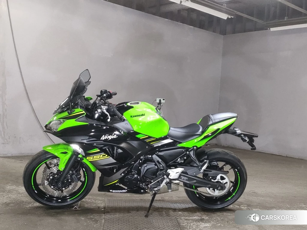 Проданный Kawasaki NINJA 650 2019 из Японии