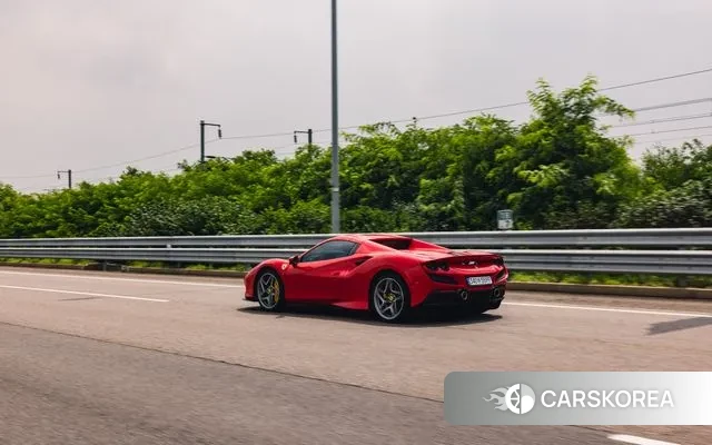 Ferrari F8 Spider 2023 Красный из Кореи, фото 3
