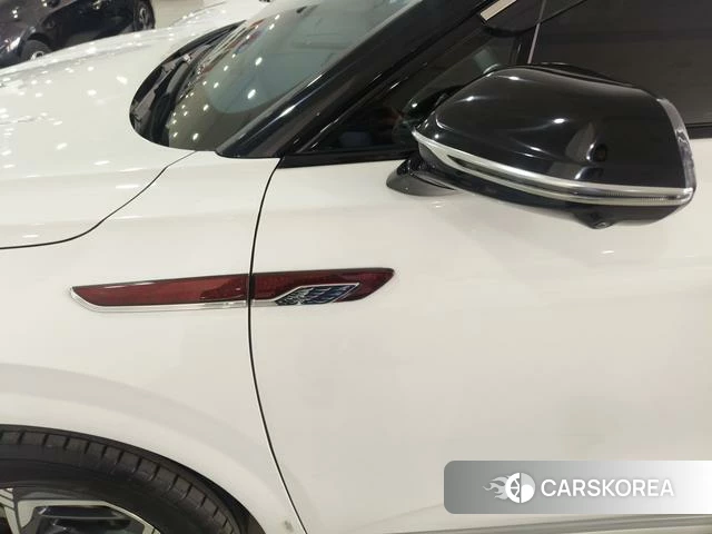 Red flag HS3 2024 Белый из Китая, фото 2