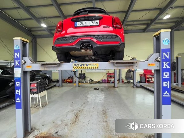 Mini Cooper S 2023 Красный из Кореи, фото 2