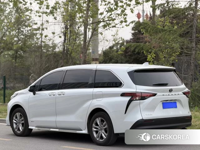 Toyota Saina 2025 Белый из Китая, фото 2