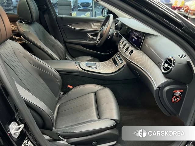 Mercedes-Benz E-class 2022 Черный из Китая, фото 2