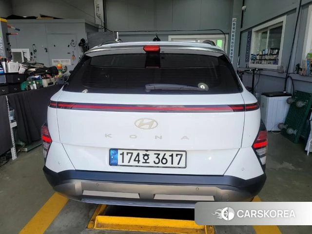 Hyundai Kona Hybrid (SX2) 2023 Белый из Кореи, фото 2