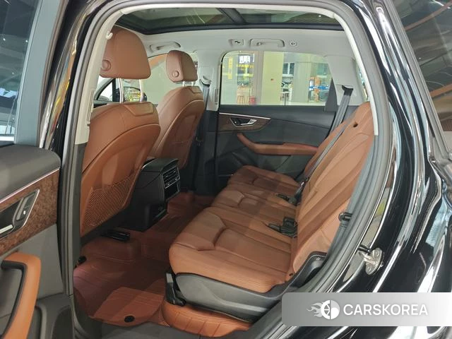 Audi Q7 2023 Черный из Китая, фото 5