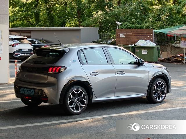 Peugeot e-208 second Generation 2022 Серебристо-серый из Кореи, фото 2