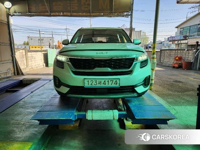 Kia Seltos 2022 Белый из Кореи, фото 2