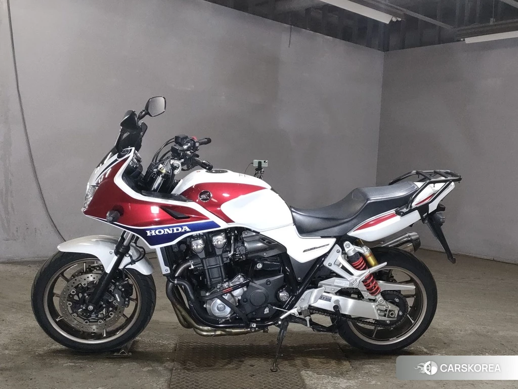 Проданный Honda CB1300SF BOLDOR 2014 из Японии, фото 2