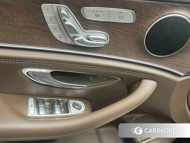 Mercedes-Benz E-class 2023 Черный из Китая, фото 6