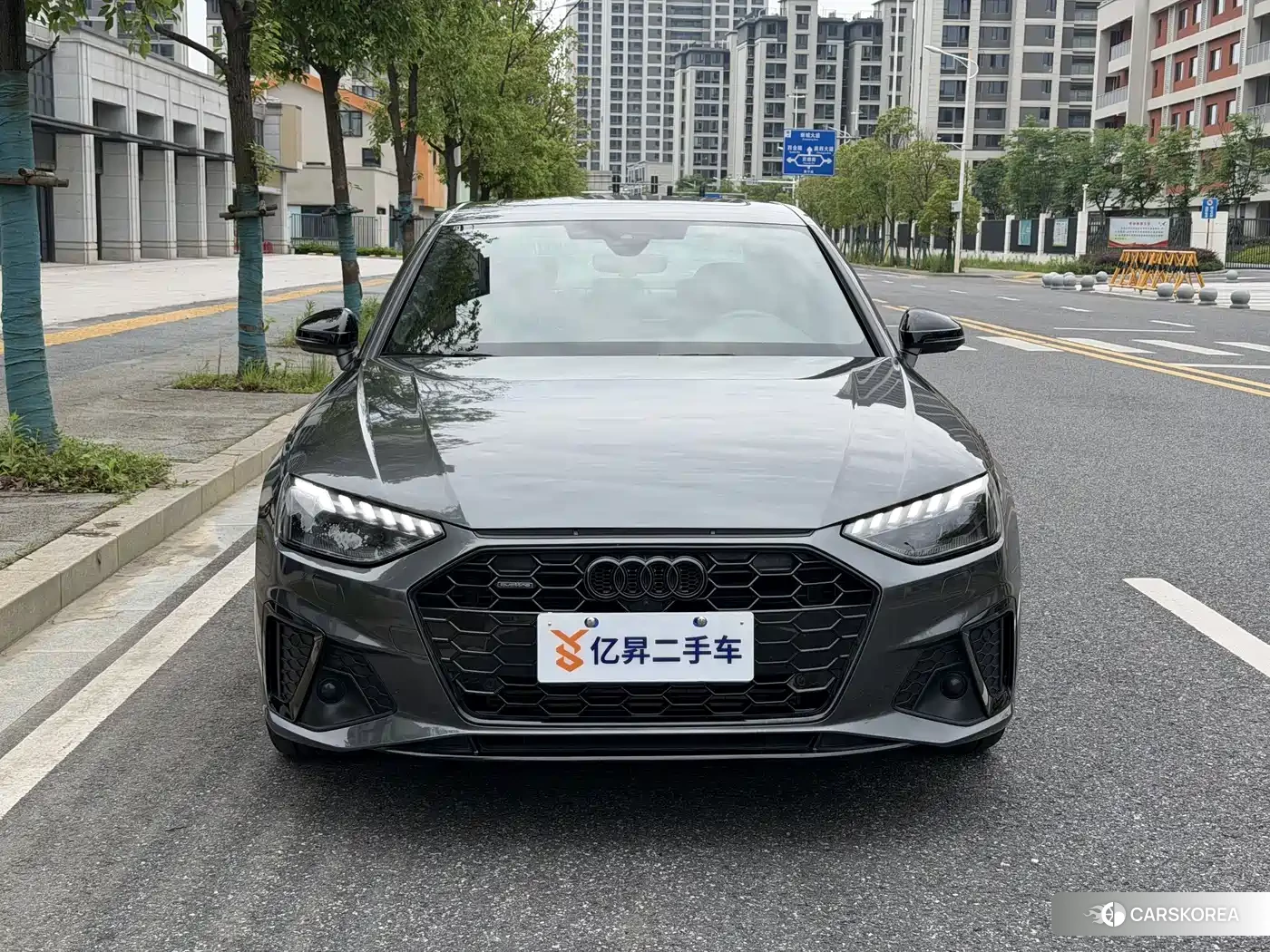 Audi A4L 2024 Silver/gray из Китая, фото 2
