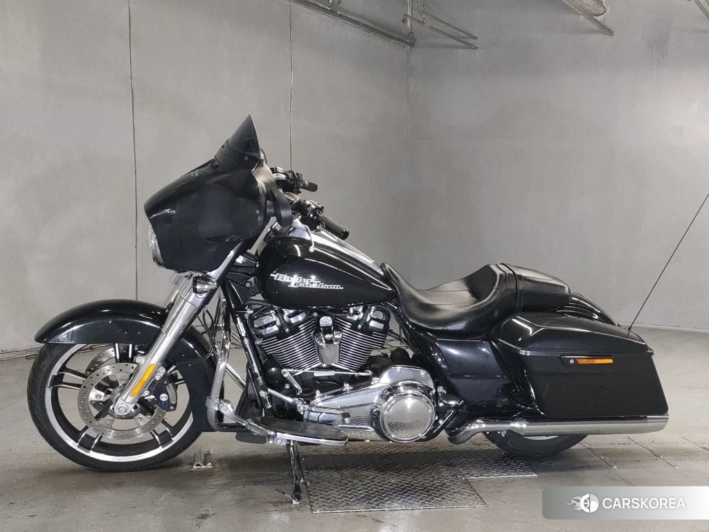 Проданный Harley-Davidson Street Glide FLHX1750 2018 из Японии, фото 2