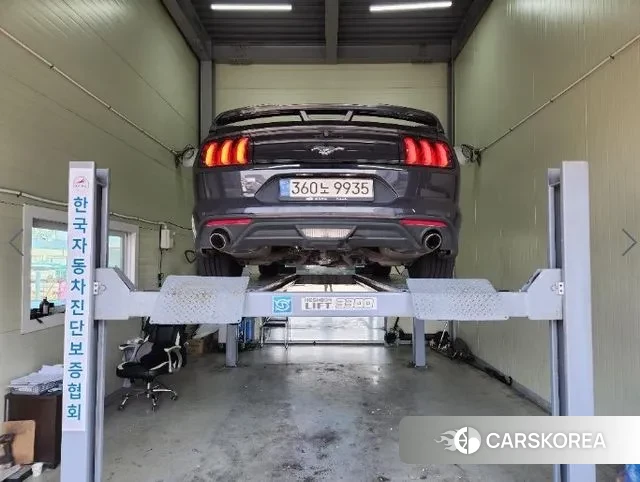 Ford Mustang 2022 Серый из Кореи, фото 2
