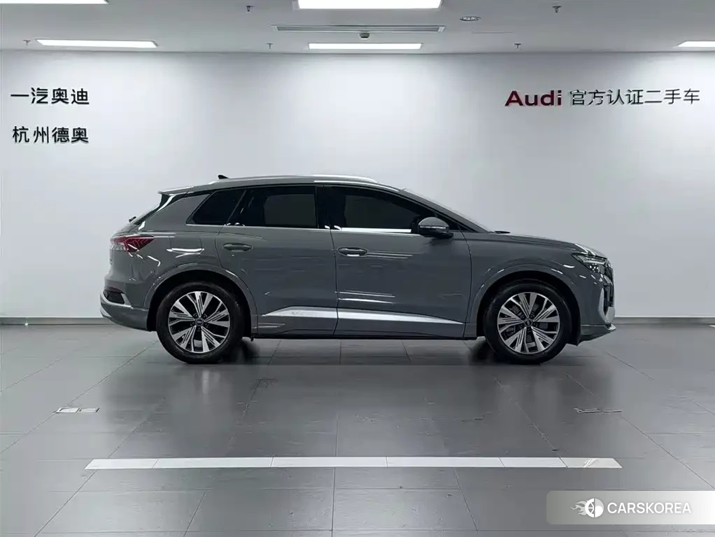Audi Q4 e-tron 2023 Silver/gray из Китая, фото 2