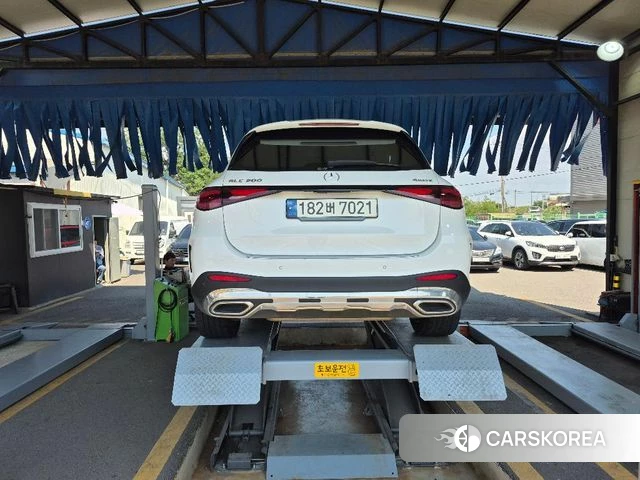 Mercedes-Benz GLC-Class X253 2023 Белый из Кореи, фото 2