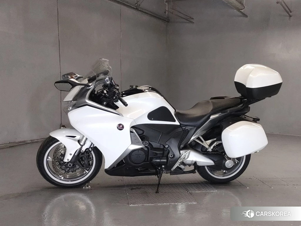 Проданный Honda VFR1200F DCT 2010 из Японии, фото 2