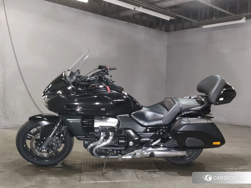 Проданный Honda CTX1300 2015 из Японии