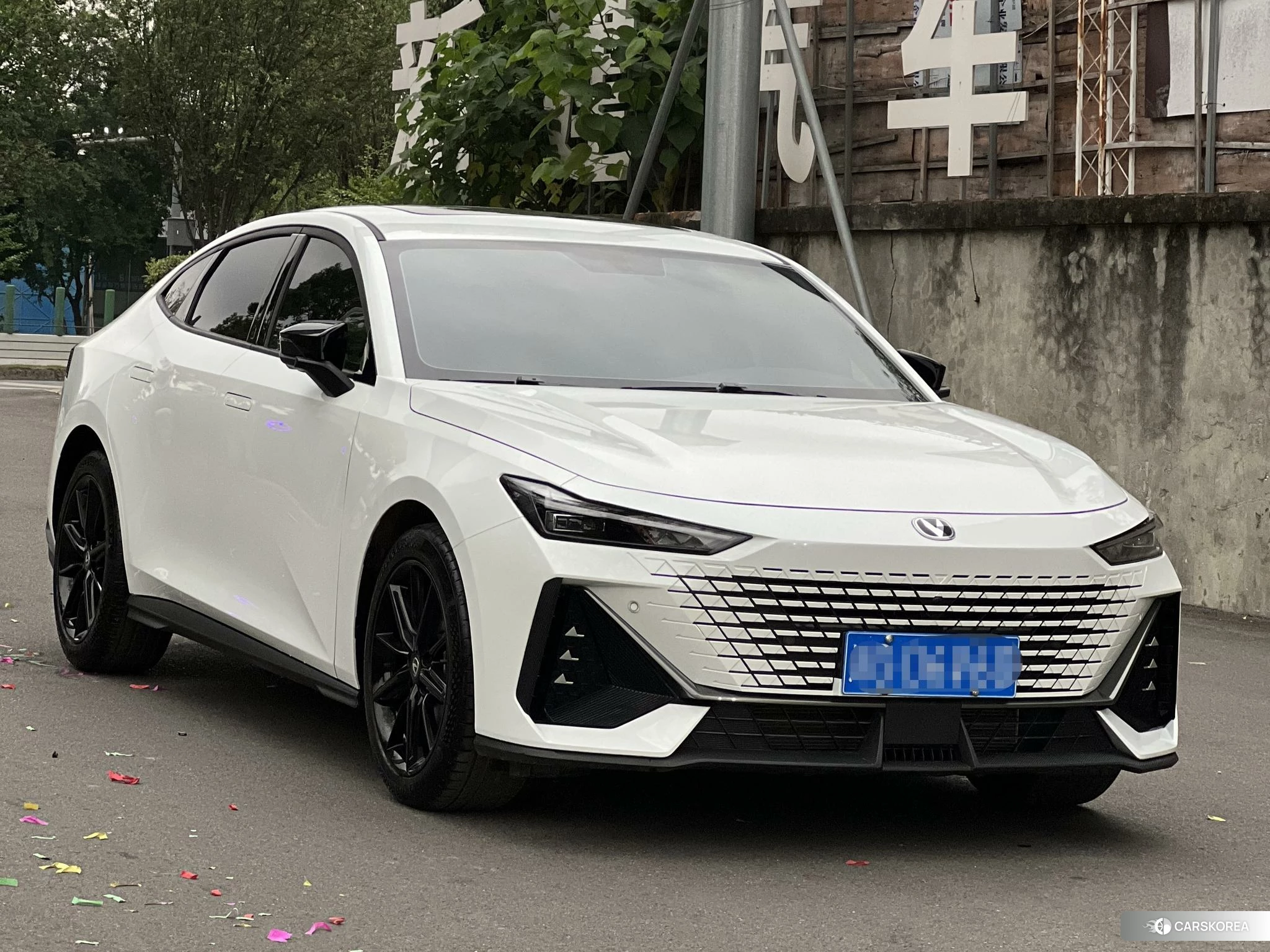 Chang'an UNI-V 2023 Белый из Китая, фото 2