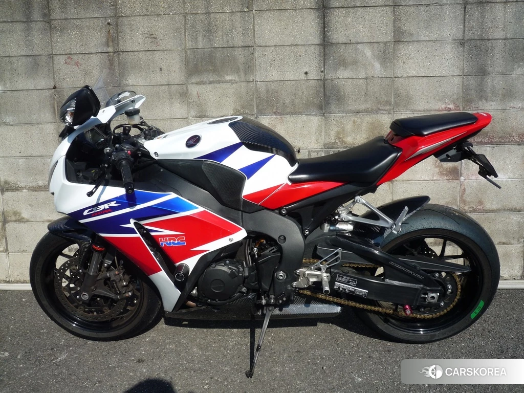 Проданный Honda CBR1000RR 2015 из Японии
