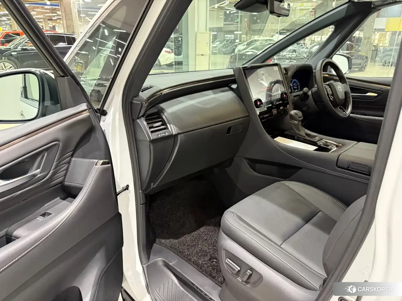 Toyota Elfa id 4686237 из Китая 12