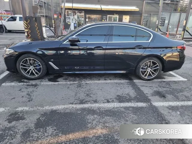 BMW 5 Series (G30) 2022 Черный из Кореи, фото 2