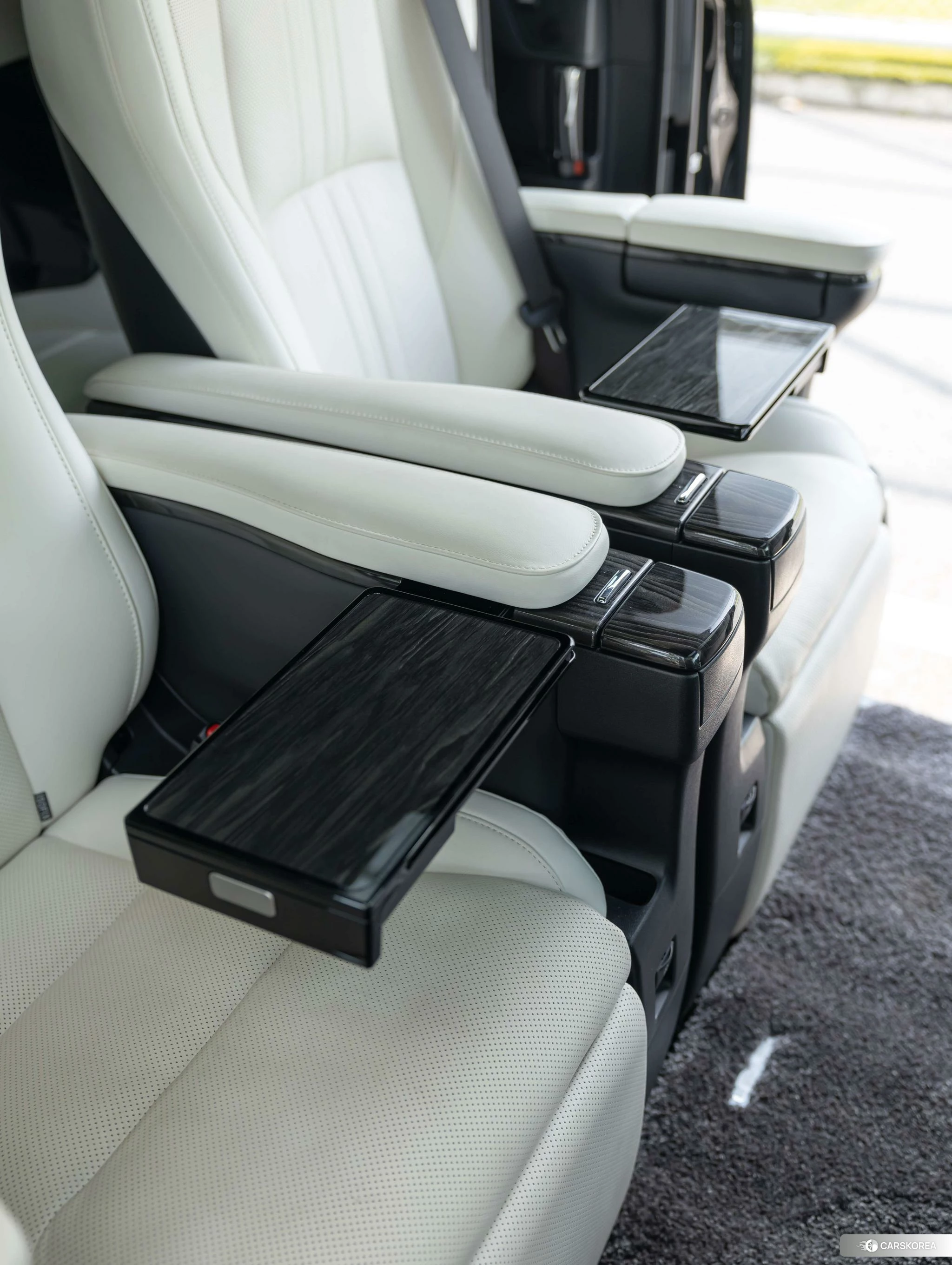 Lexus LM id 4421207 из Китая 12