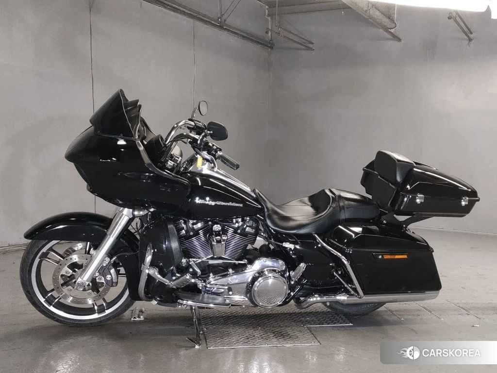 Проданный Harley-Davidson Road Glide FLTRX1750 2018 из Японии