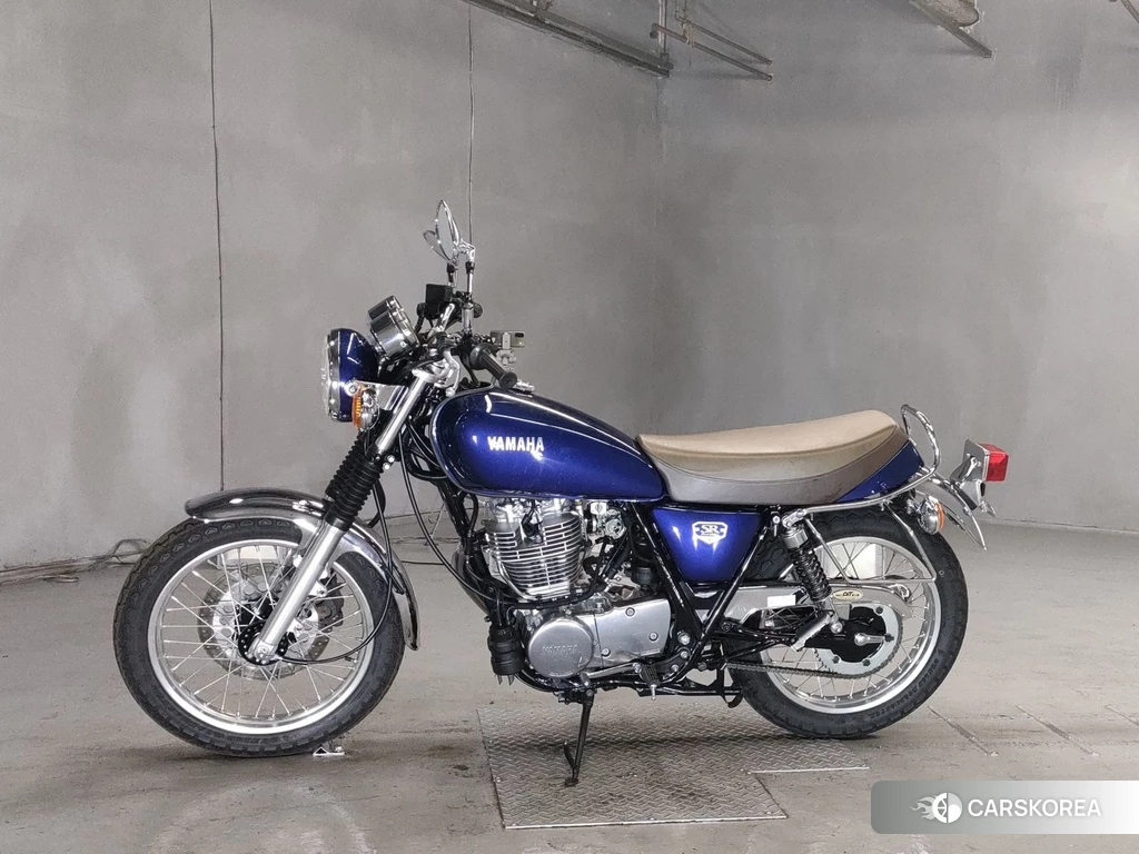 Проданный Yamaha SR 400 2021 из Японии, фото 2