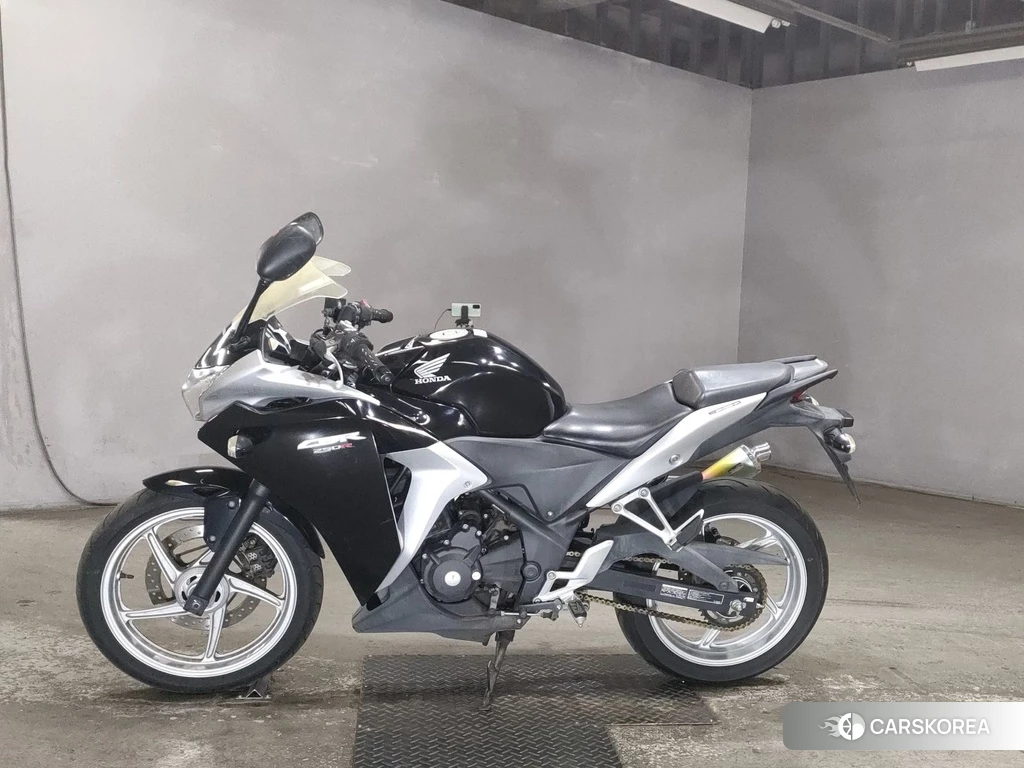 Проданный Honda CBR250R 2011 из Японии