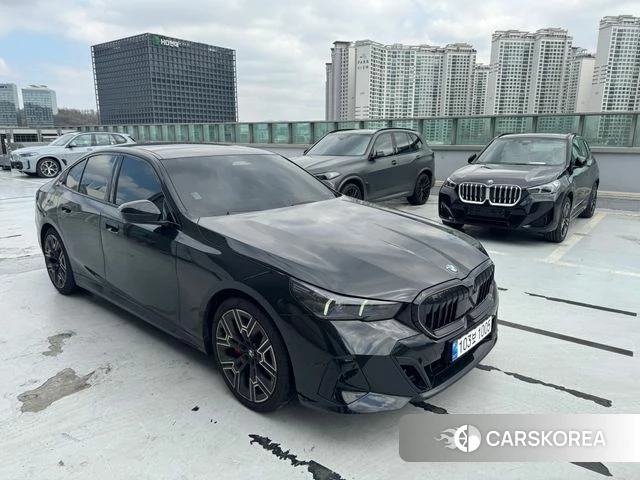 BMW 5 Series (G60) 2025 Черный из Кореи, фото 2