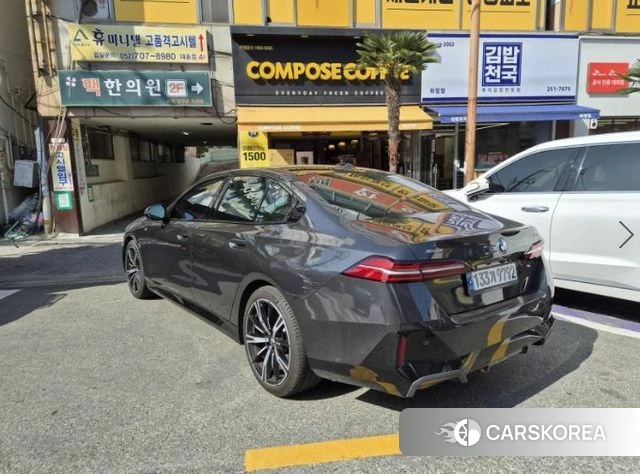 BMW 5 Series (G60) 2024 Серый из Кореи, фото 2