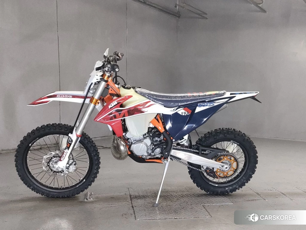 Проданный KTM 300EXC SIXDAYS 2023 из Японии, фото 2
