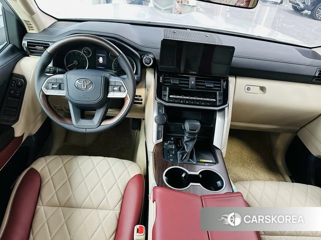 Toyota Land Cruiser (imported) 2024 Белый из Китая, фото 2