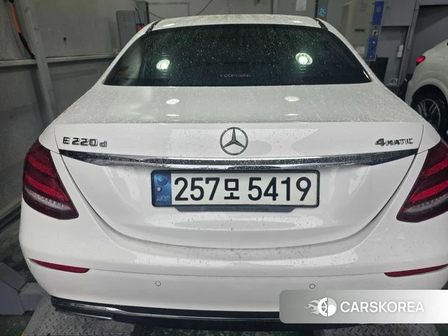 Mercedes-Benz E-Class W213 2018 Белый из Кореи, фото 2
